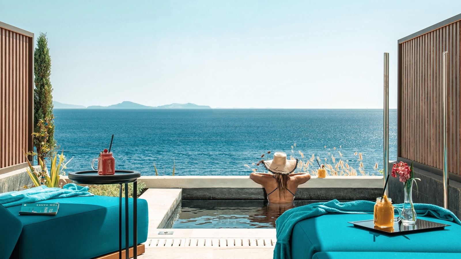 rooms-superior-double-sea-view-private-plunge-pool