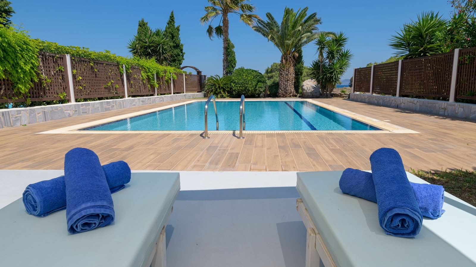 rooms-maisonette-with-private-pool