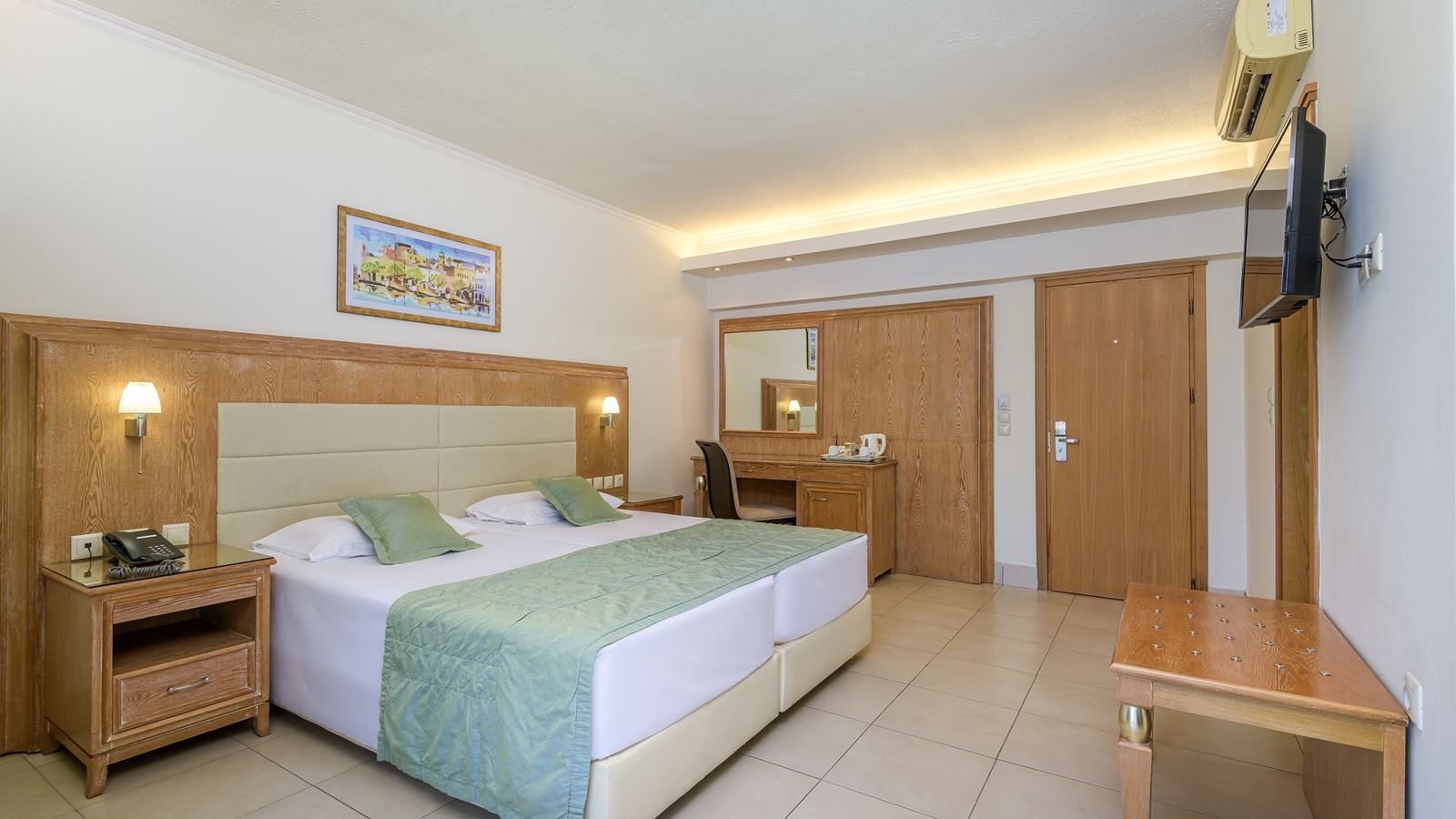 rooms-superior-family-room