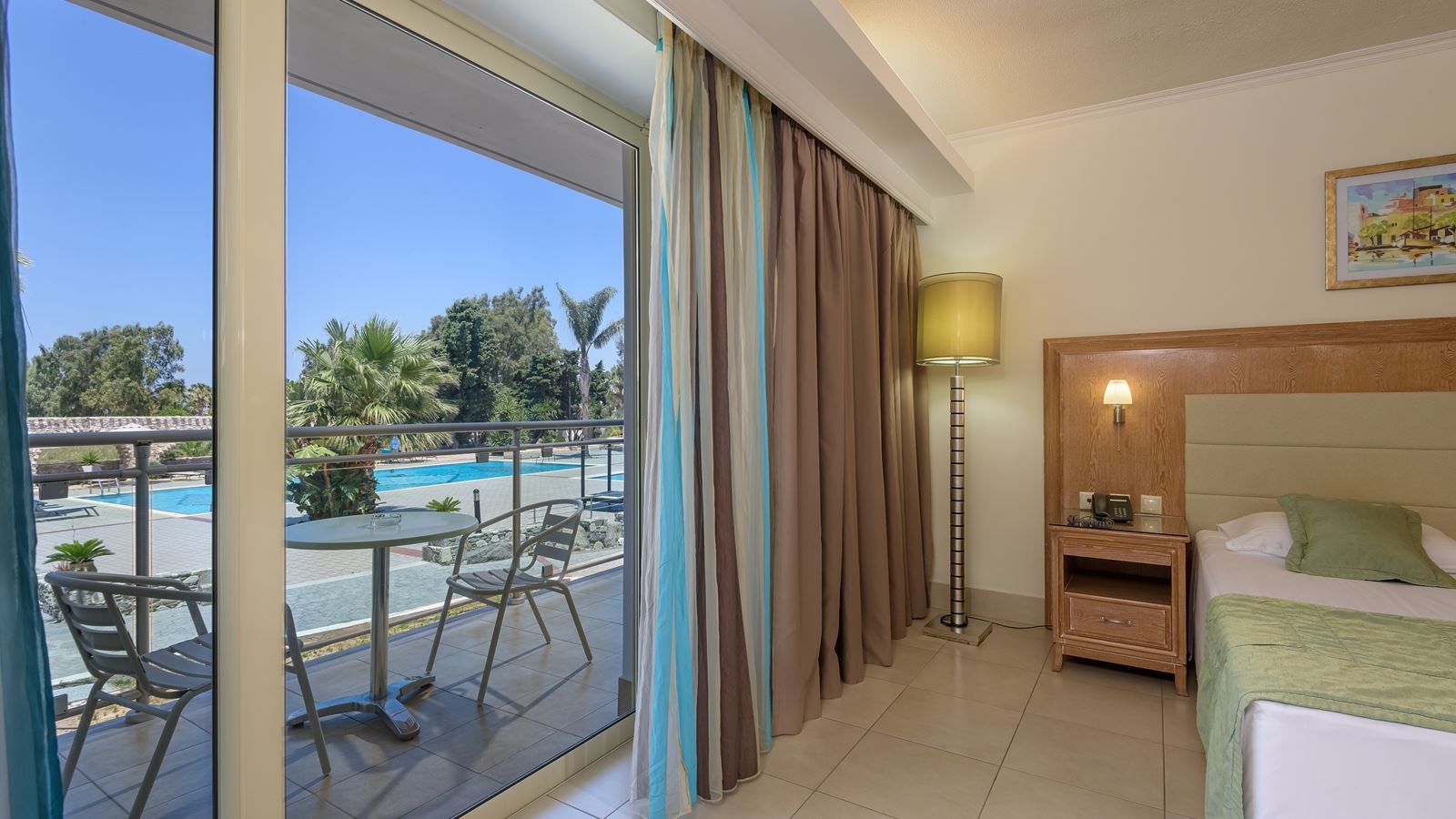 rooms-superior-family-room