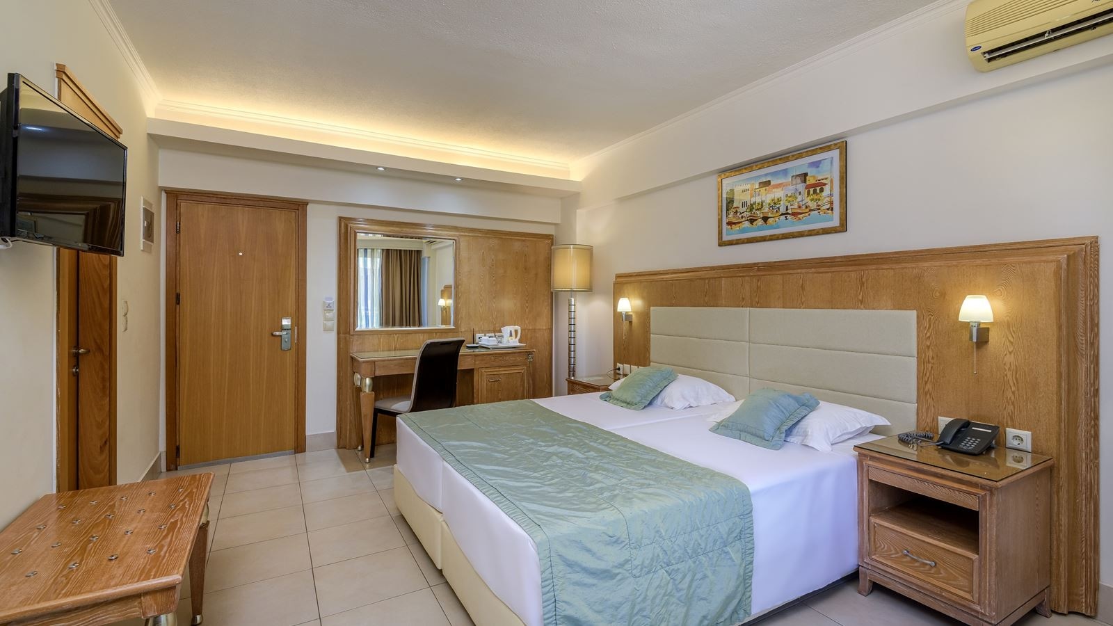 rooms-superior-family-room