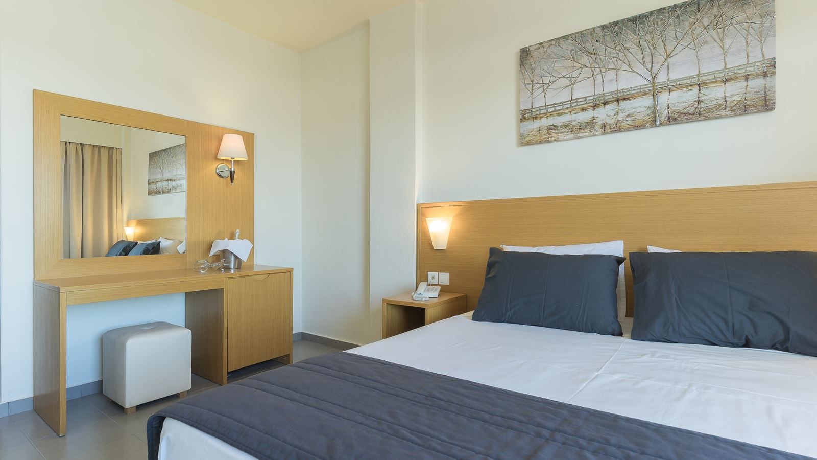 rooms-standard-room-land-view