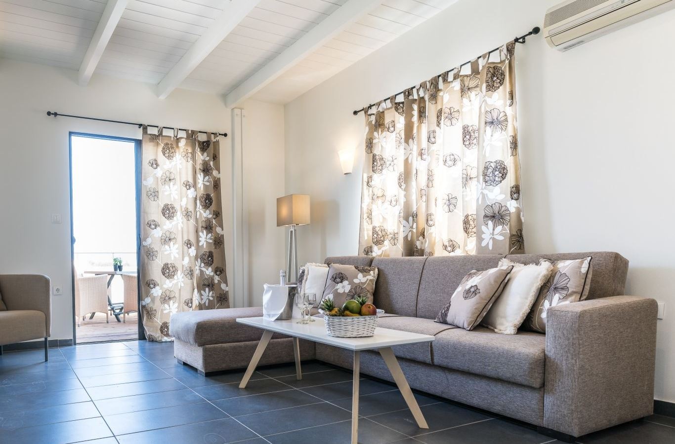 rooms-junior-suite-with-openair-jacuzzi