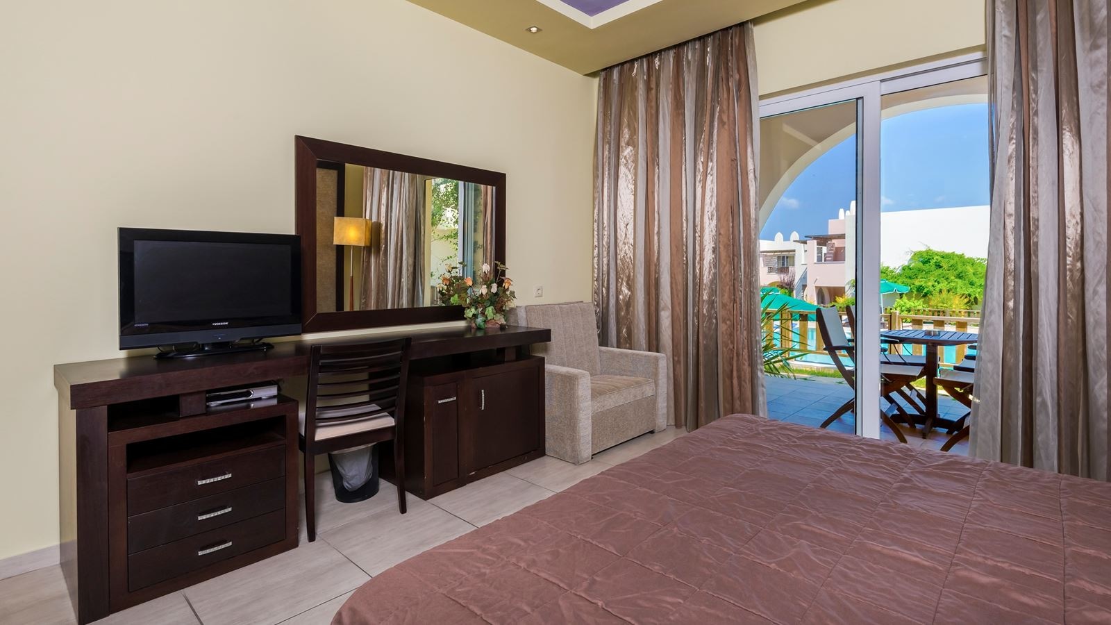 rooms-double-room-garden-pool-view