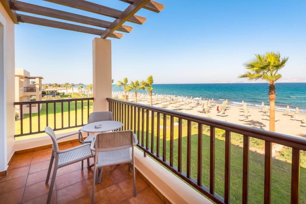 rooms-standard-room-sea-front-balcony-or-terrace