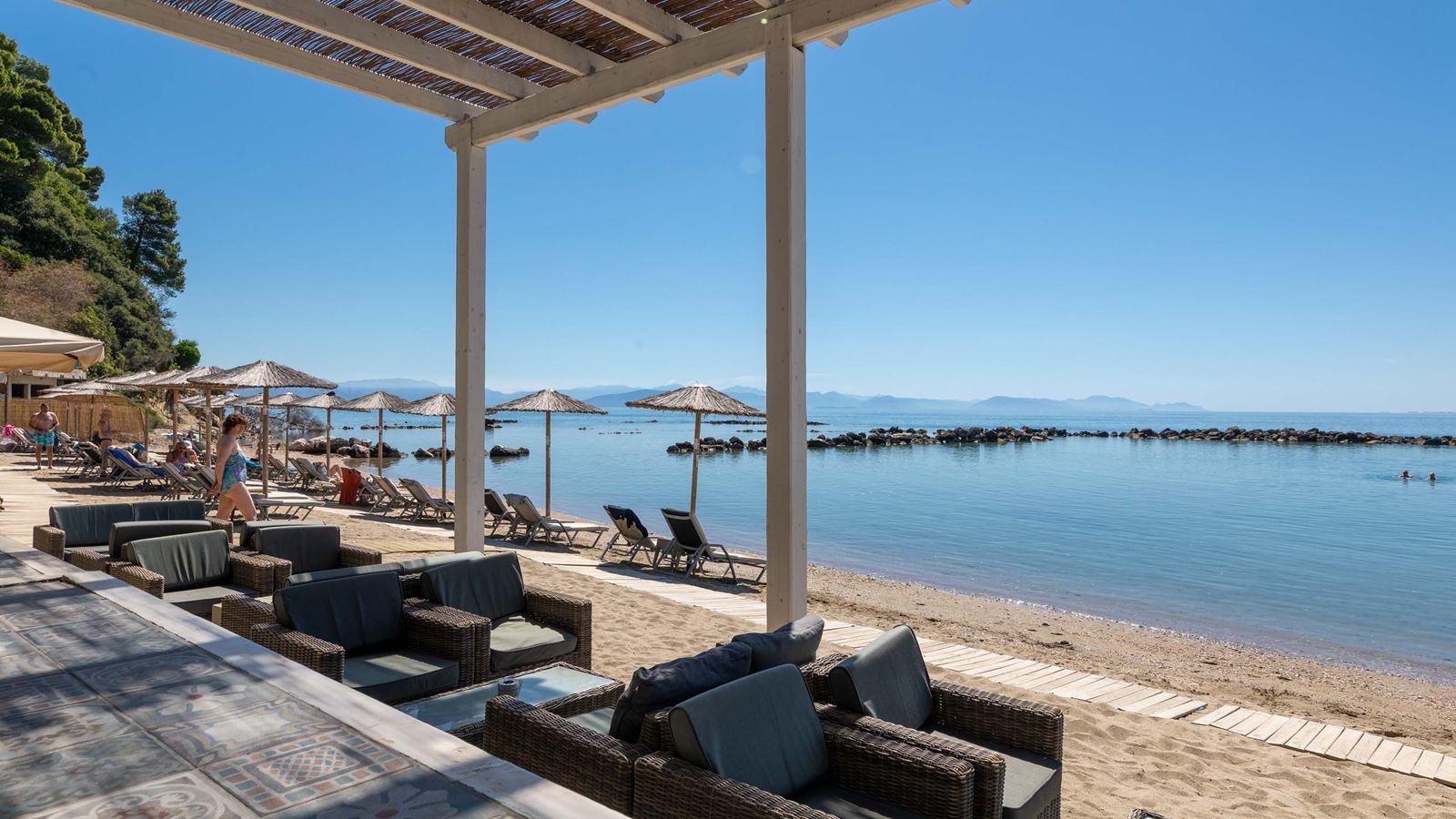 restaurants-brachera-beach-bar-restaurant