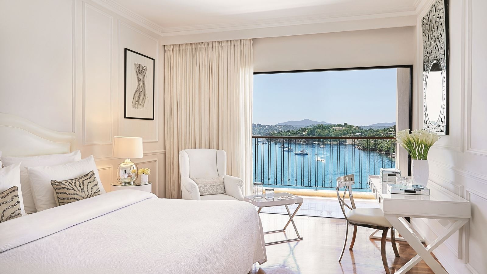 rooms-deluxe-guestroom-sea-view