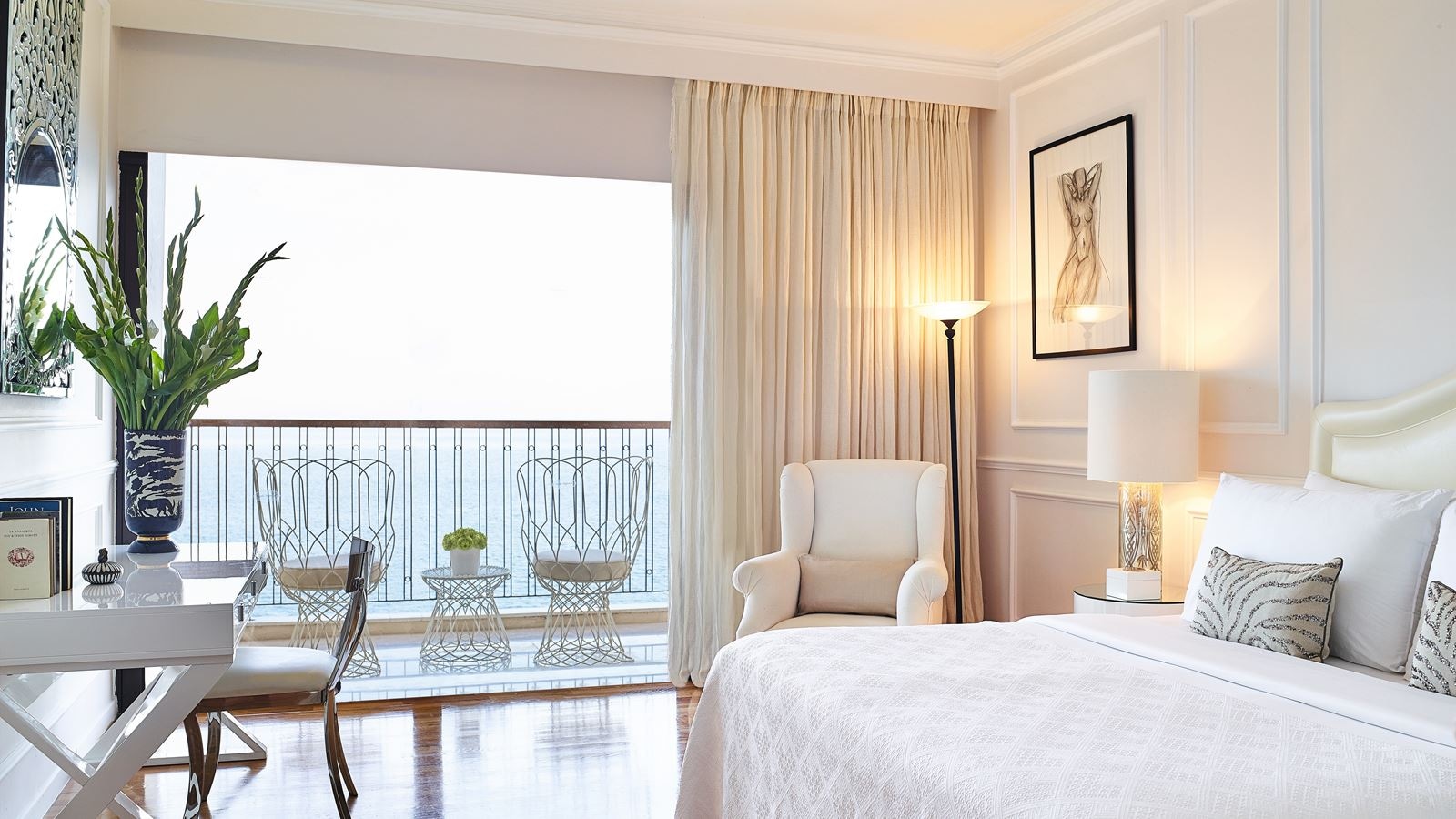 rooms-cruise-guestroom-sea-view