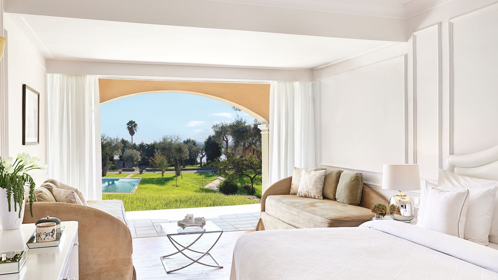 rooms-family-bungalow-open-plan-sharing-pool-ground-floor