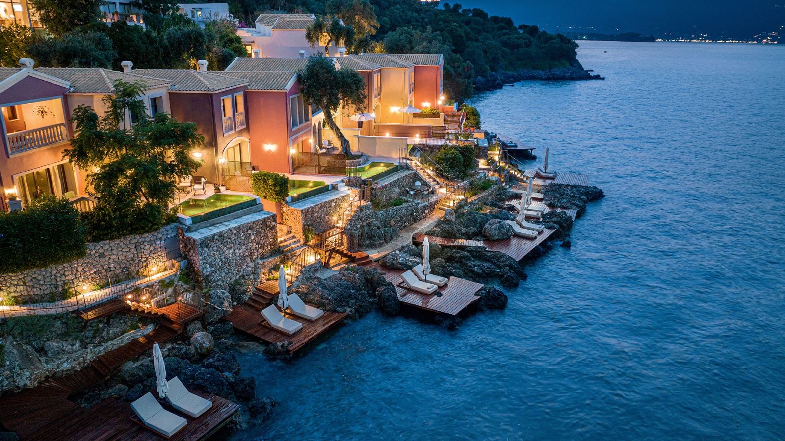 rooms-2bedroom-roc-villa-waterfront-sea-deck