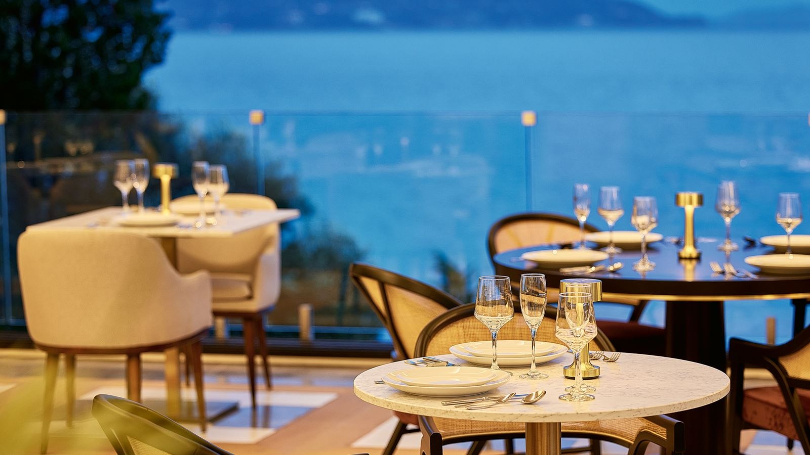 restaurants-merlins-asian--latin-american-restaurant-bar-adults