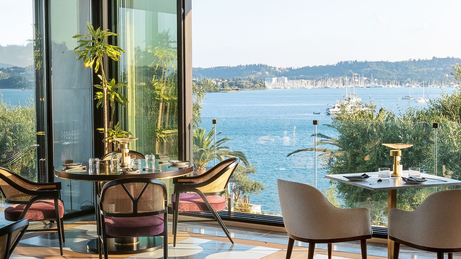 restaurants-merlins-asian--latin-american-restaurant-bar-adults