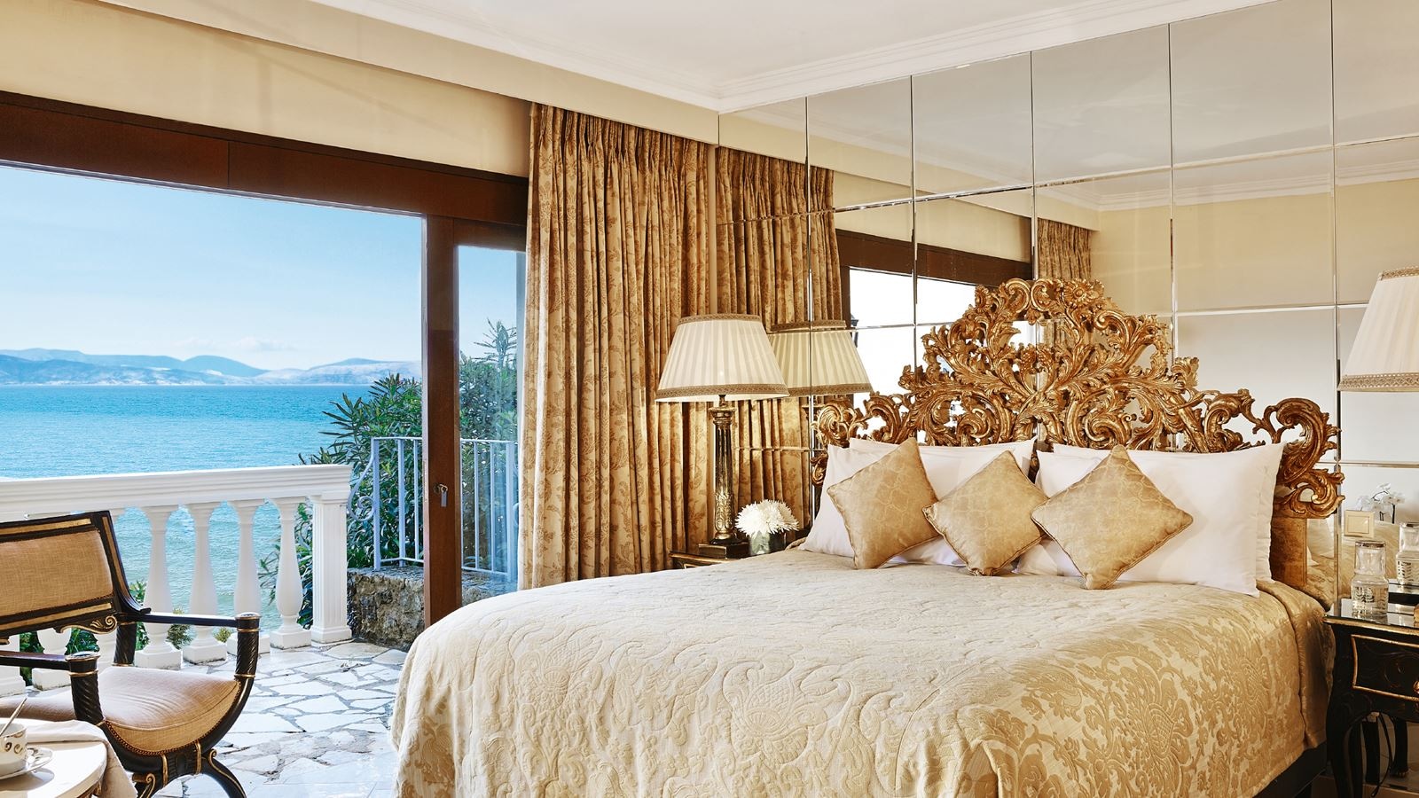 rooms-palazzo-sissy-private-pool-on-the-rocs