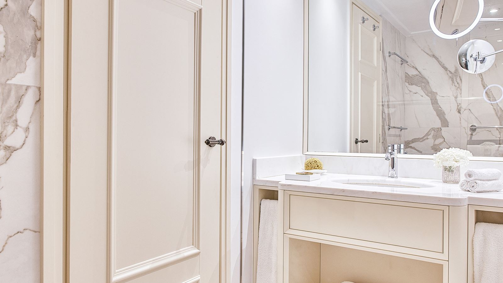 rooms-cruise-guestroom-sea-view