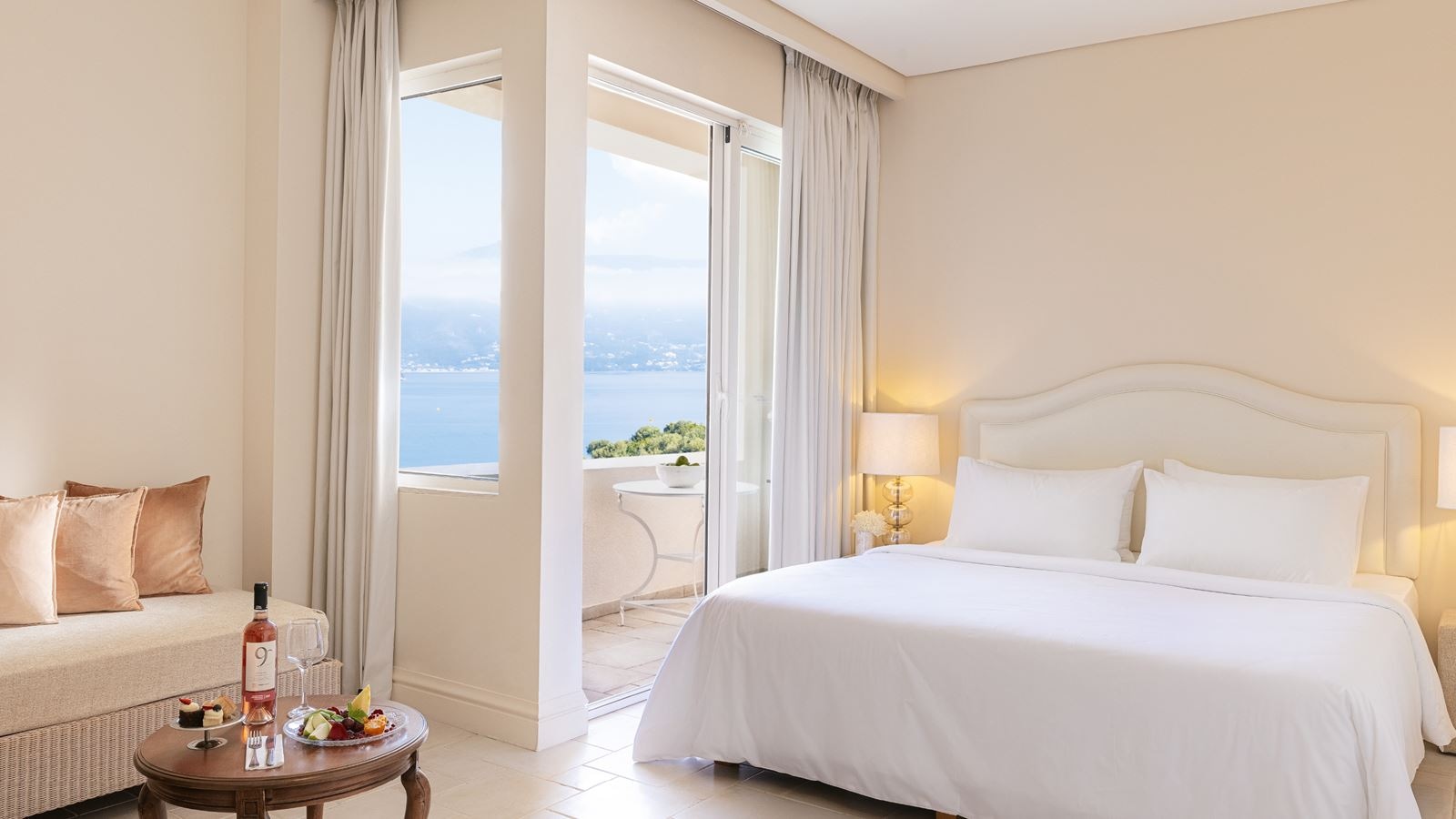rooms-double-guestroom-side-sea-view