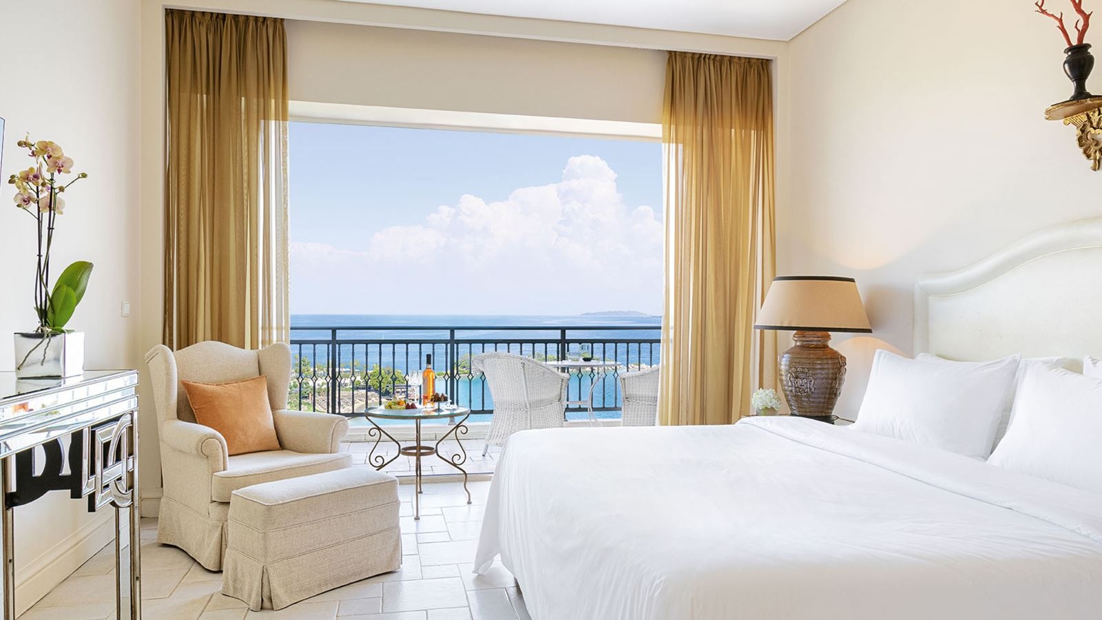 rooms-sky-luxury-guestroom-sea-view