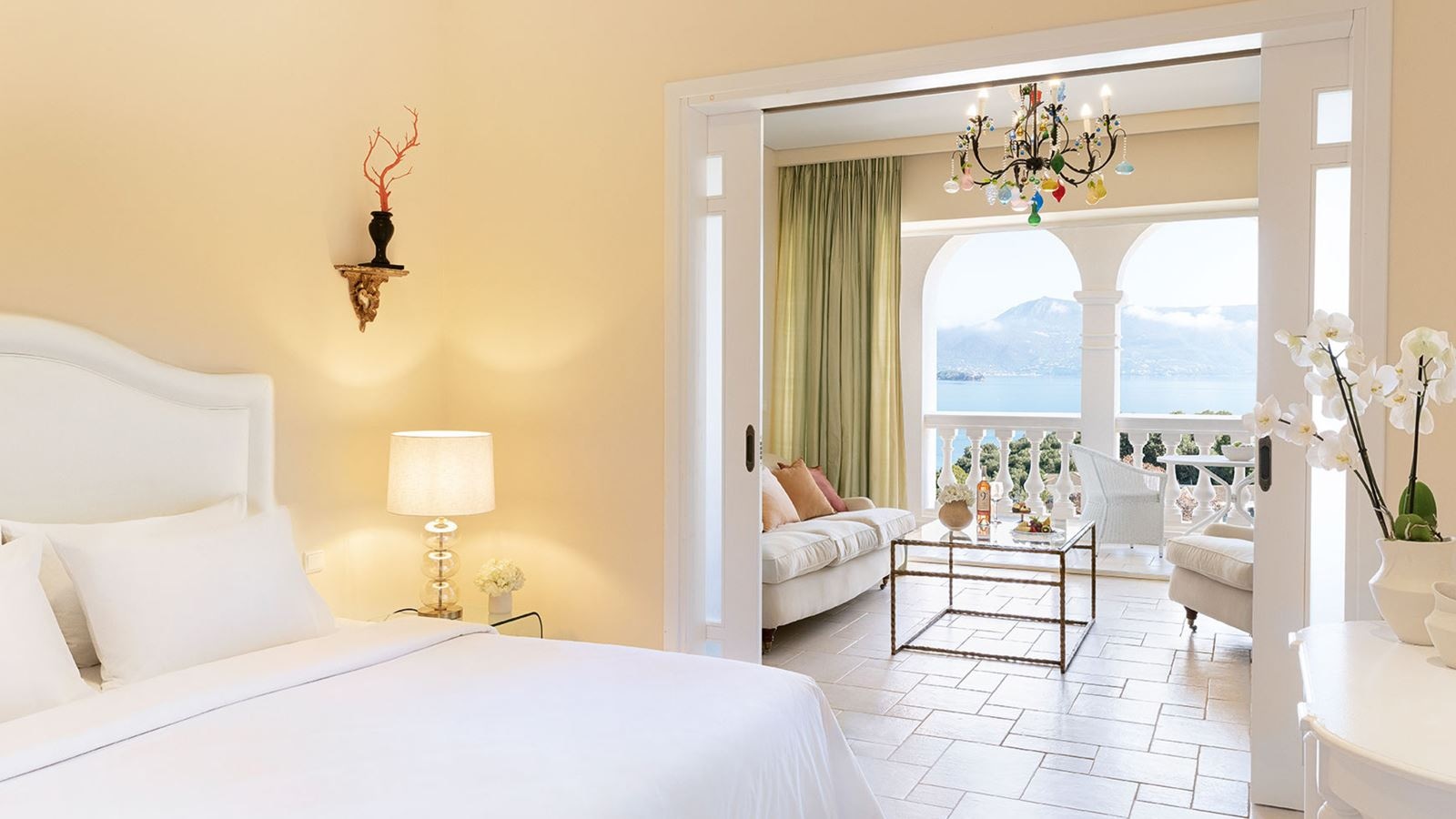 rooms-deluxe-suite-main-building--sea-view
