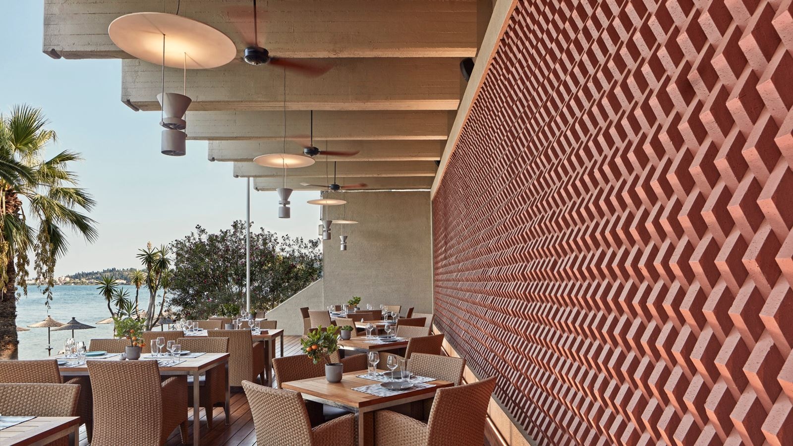 restaurants-parea-by-the-beach