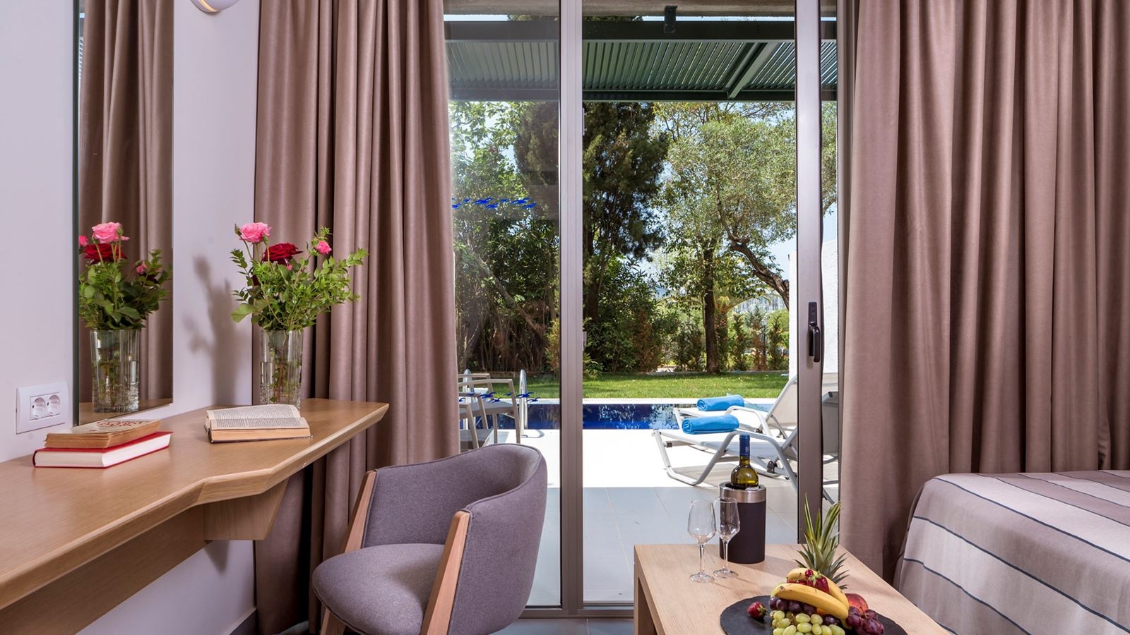 rooms-single-main-building-or-bungalow-garden-view-private-pool