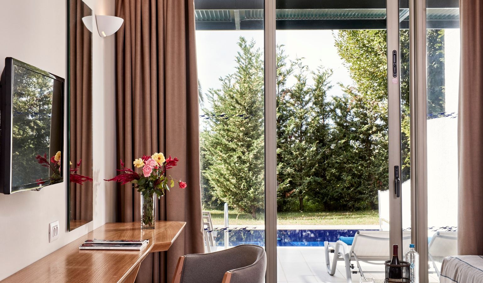 rooms-single-main-building-or-bungalow-garden-view-private-pool