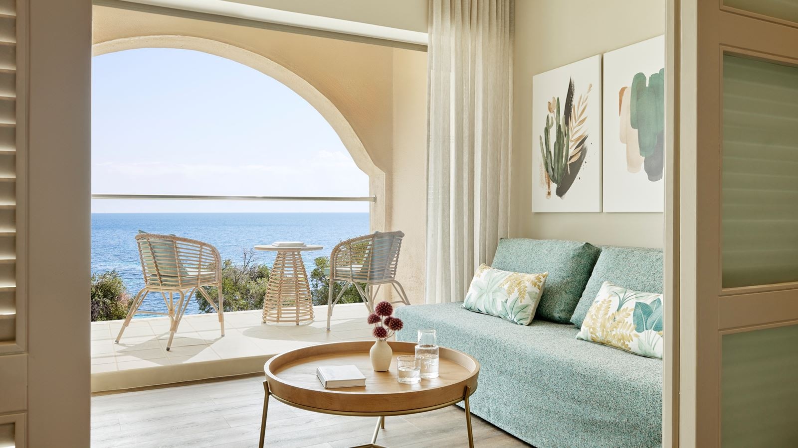 rooms-family-room-sea-view