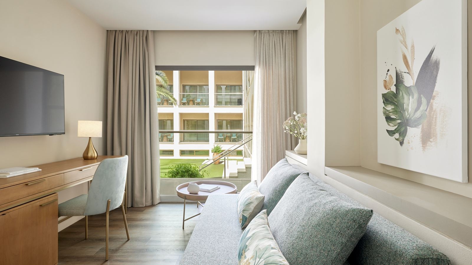 rooms-family-room-garden-resort-view