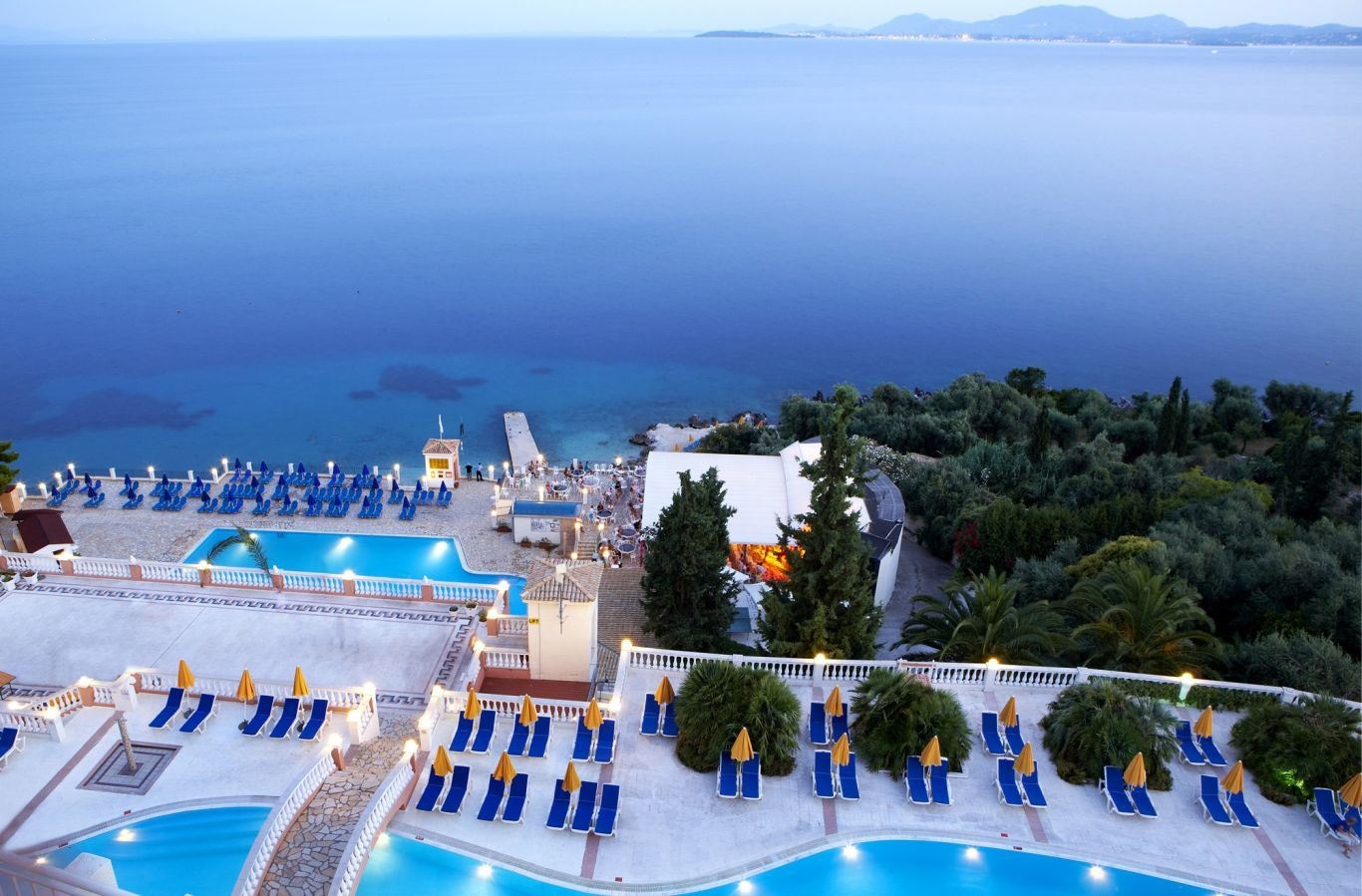 bars-thalassa-pool-bar