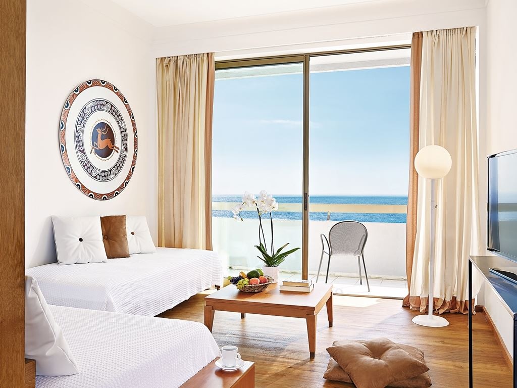 rooms-lux-me-family-guestroom-sea-view