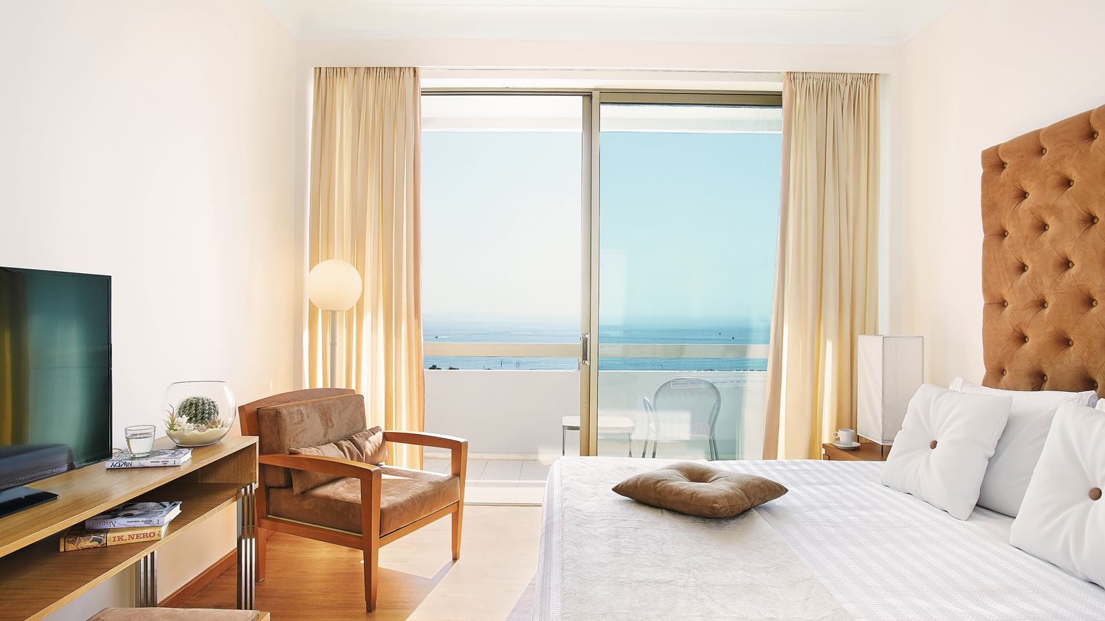 rooms-lux-me-family-guestroom-sea-view