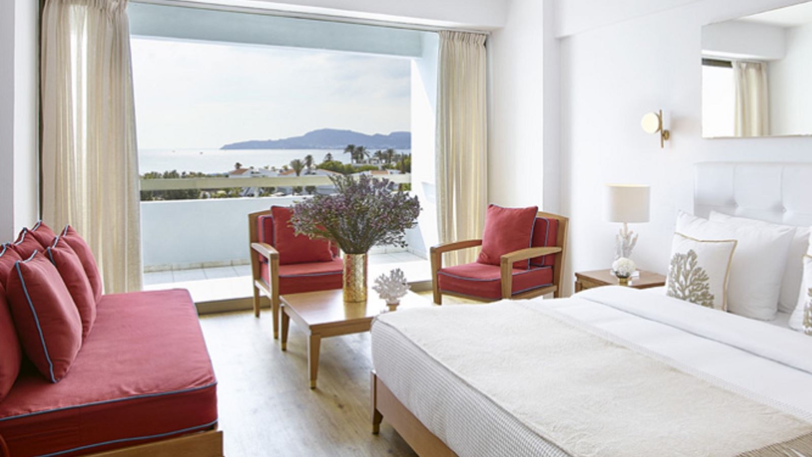 rooms-superior-guestroom-sea-view