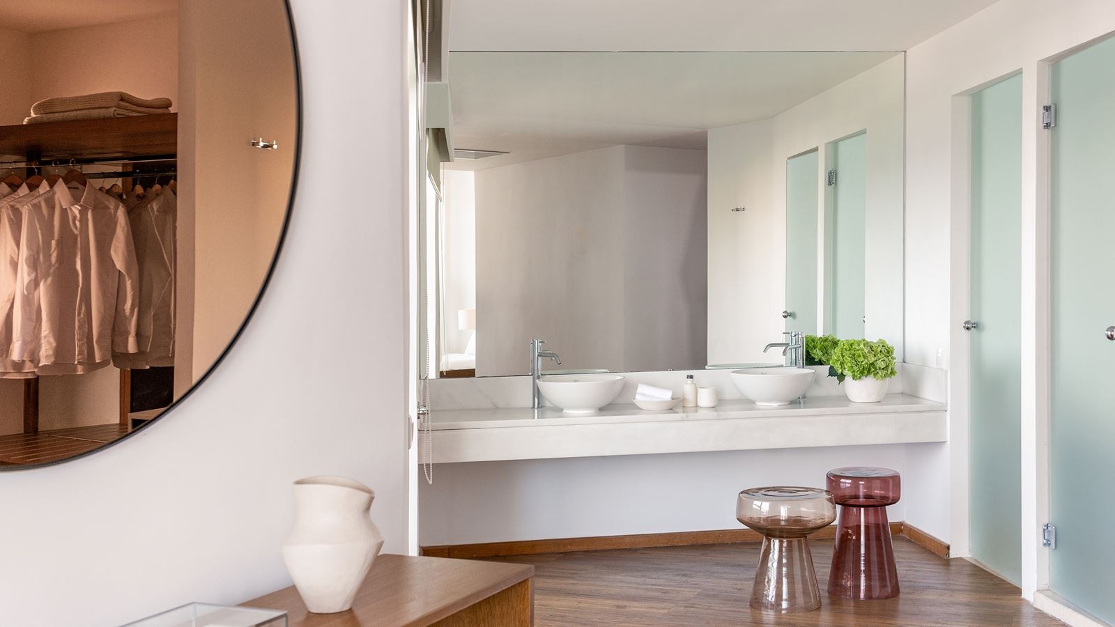 rooms-lux-me-superior-guestroom-sea-view