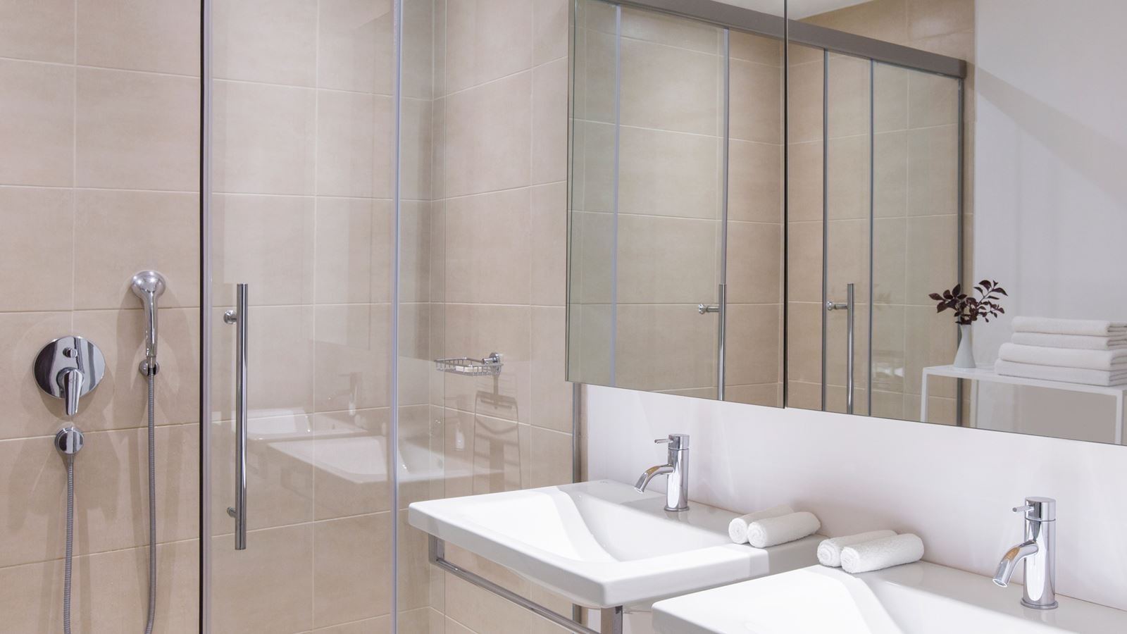 rooms-family-guestroom-inland-view