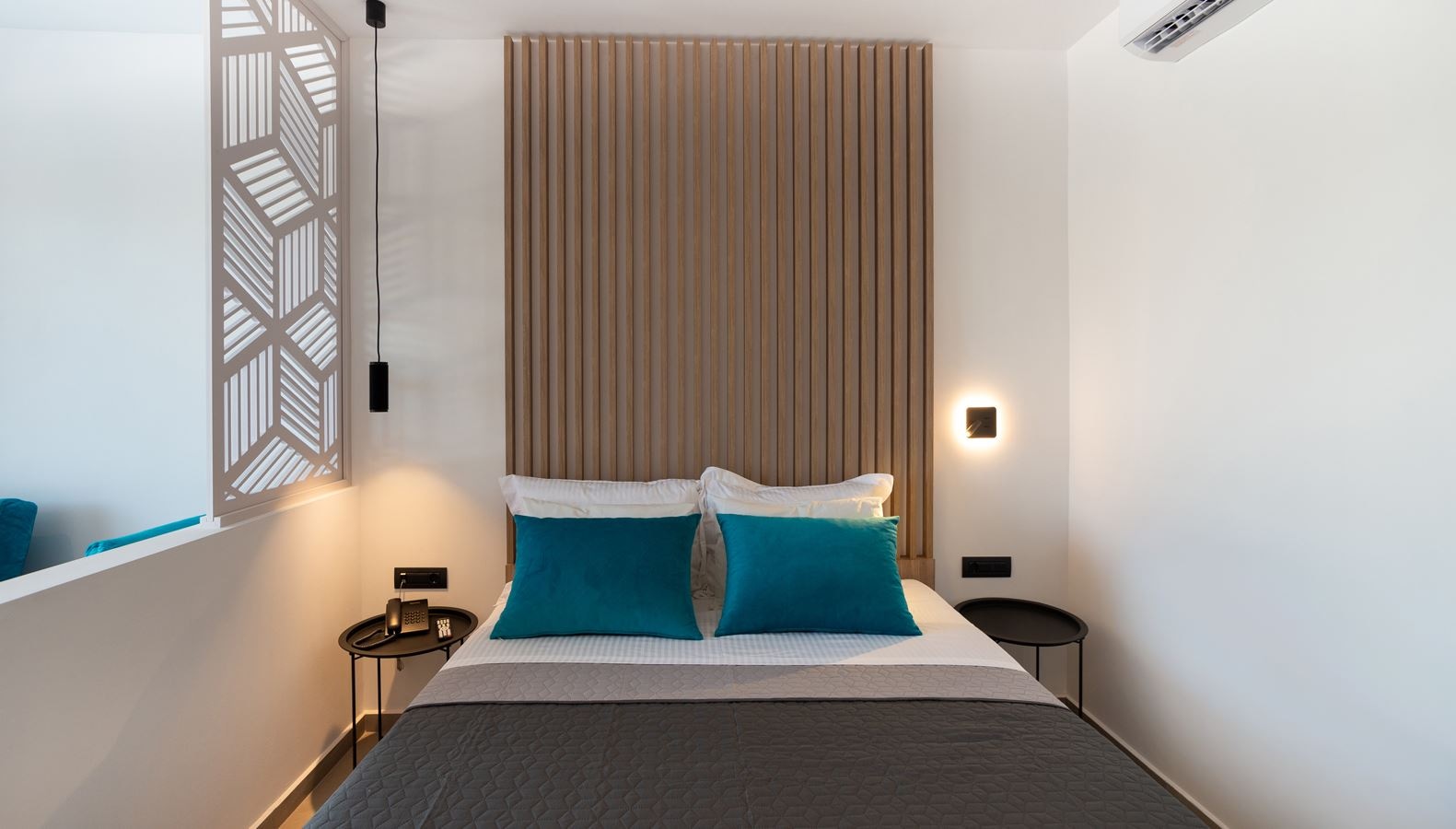 rooms-suite-sharing-pool