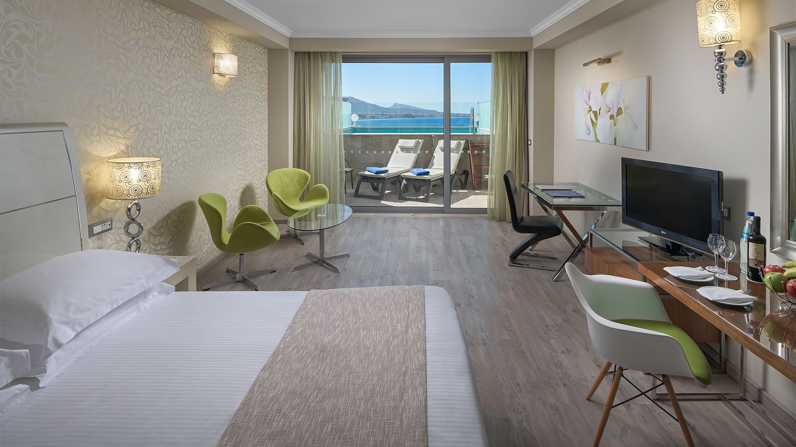 rooms-executive-family-suite-sea-view-with-personal-pool-signature-collection