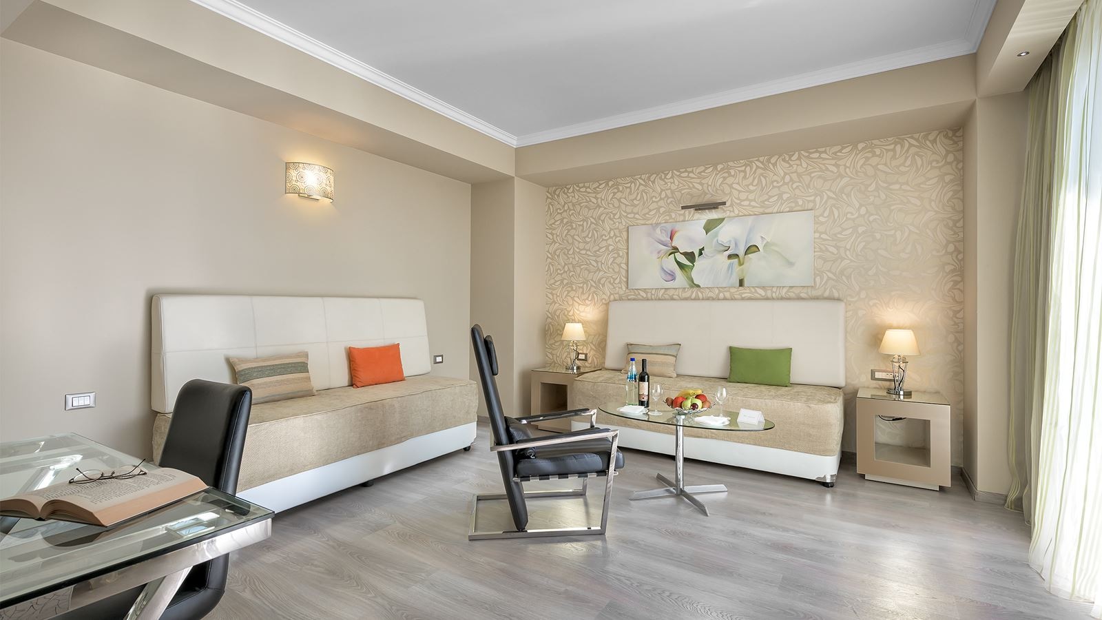 rooms-superior-suite-side-sea-view