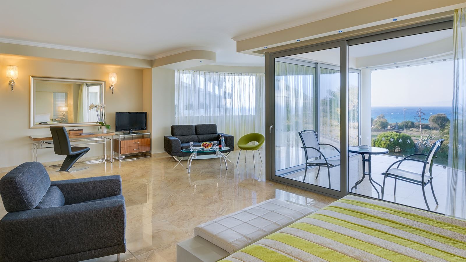 rooms-executive-suite-sea-view--signature-collection