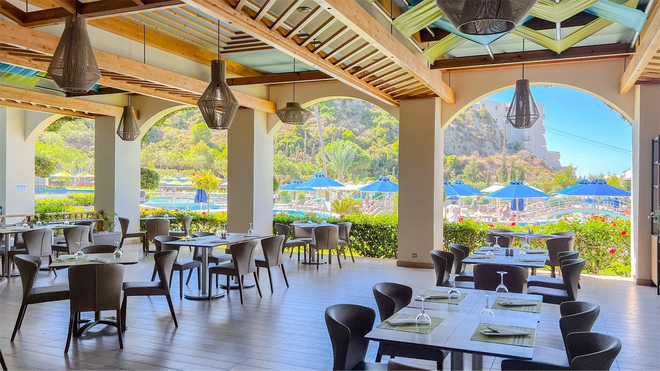 restaurants-elia-pool-restaurant