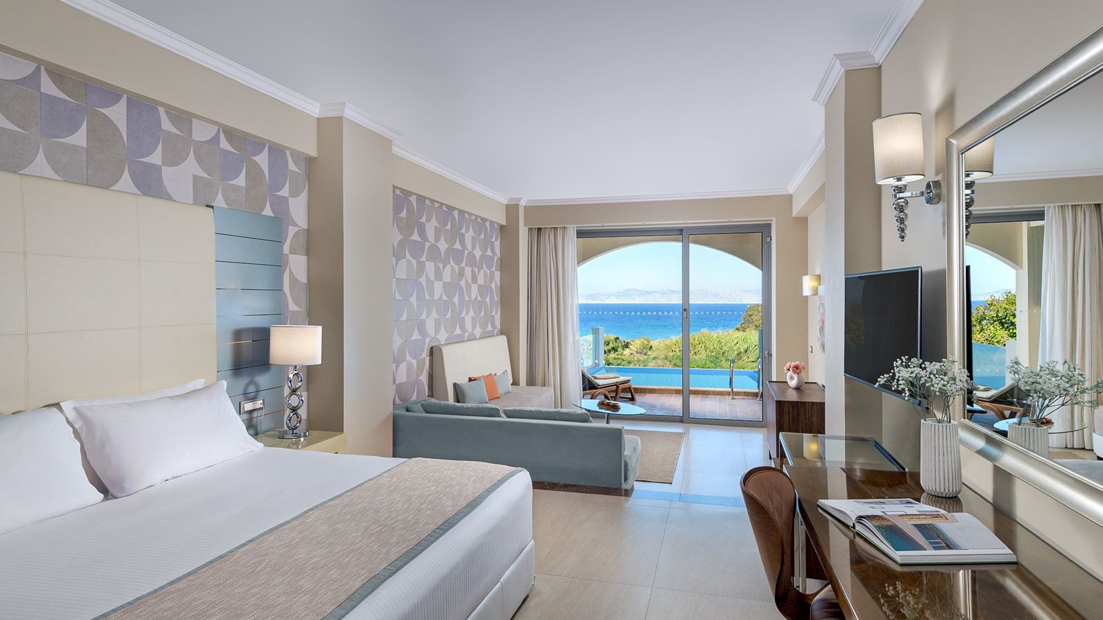 rooms-deluxe-junior-suite-side-sea-view-with-personal-pool