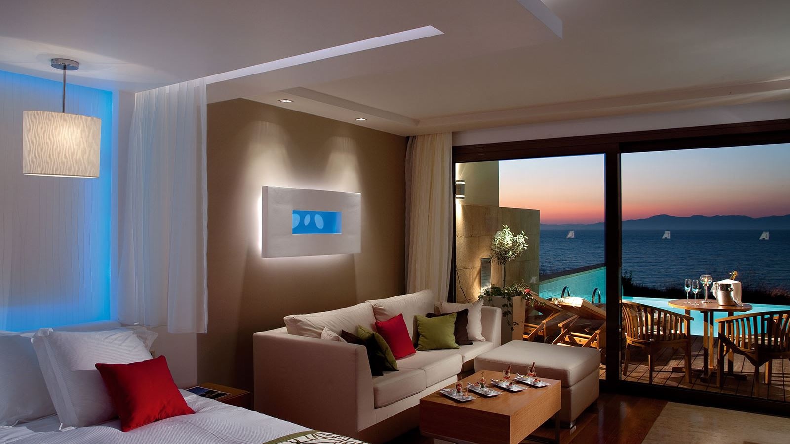 rooms-amus-suite-private-pool-and-garden