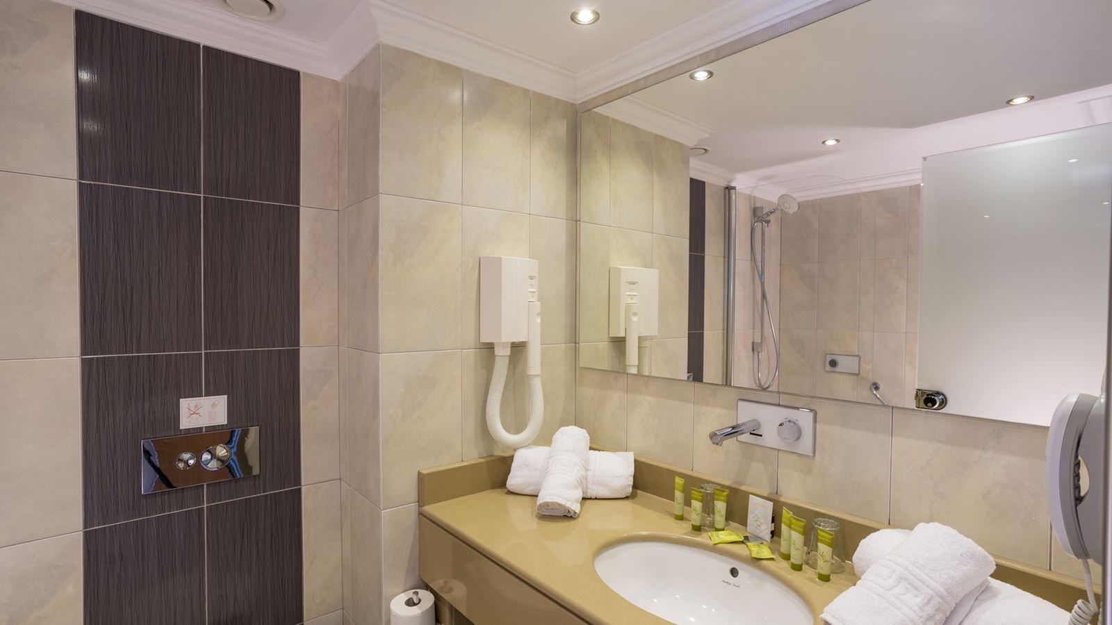 rooms-superior-land-view