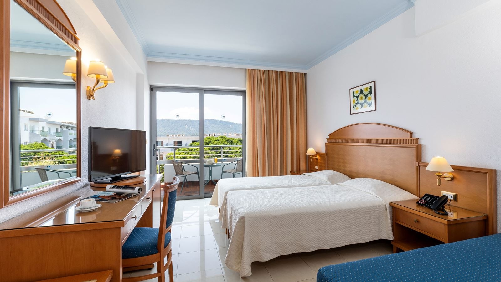 rooms-room-single-use-land-view-balcony