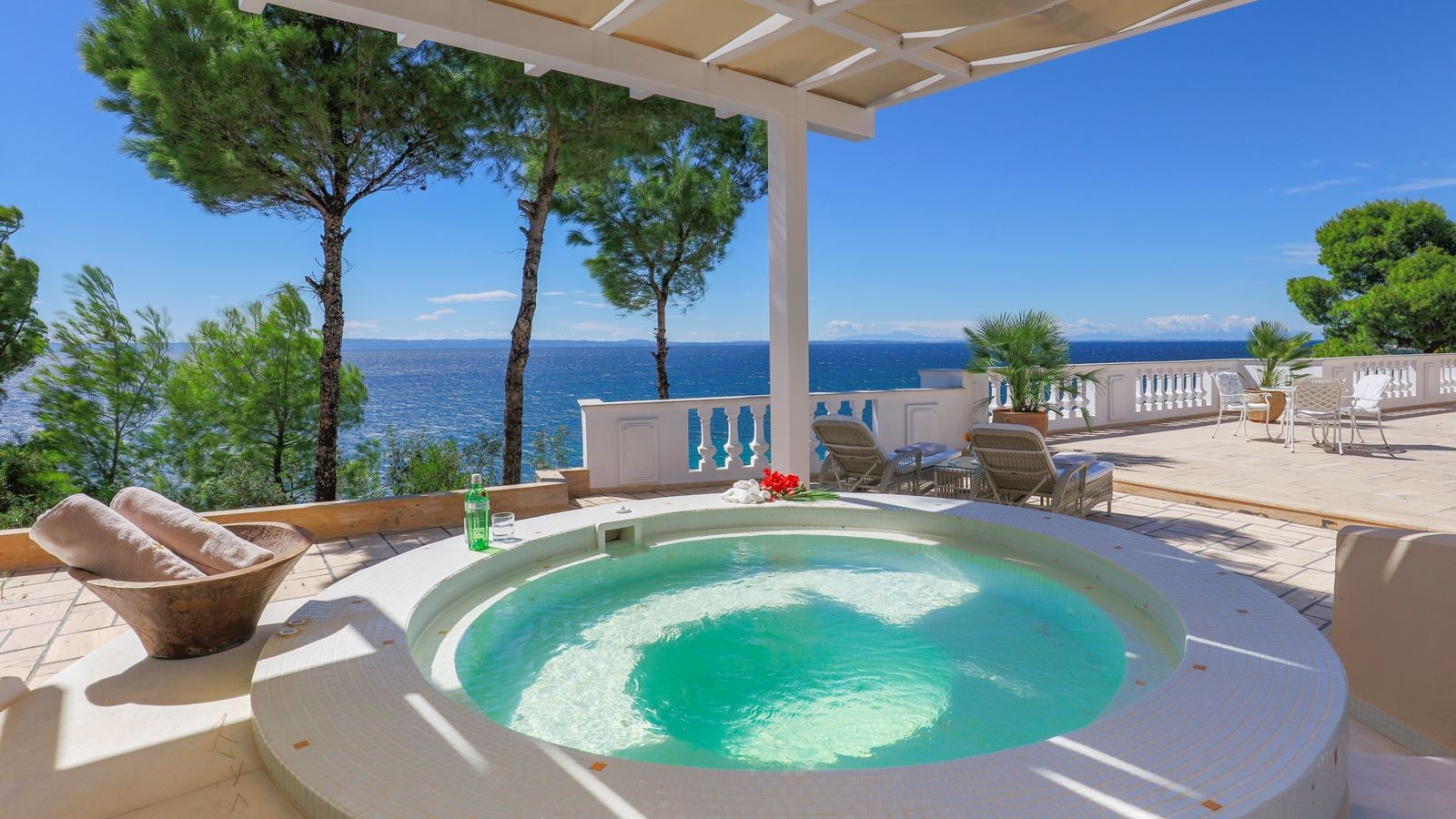 rooms-white-villa