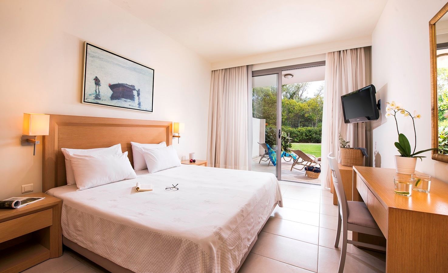 rooms-family-suite-with-garden-access