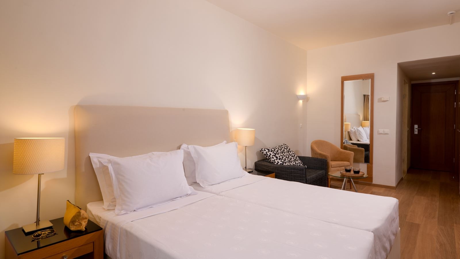 rooms-deluxe-room-garden-view