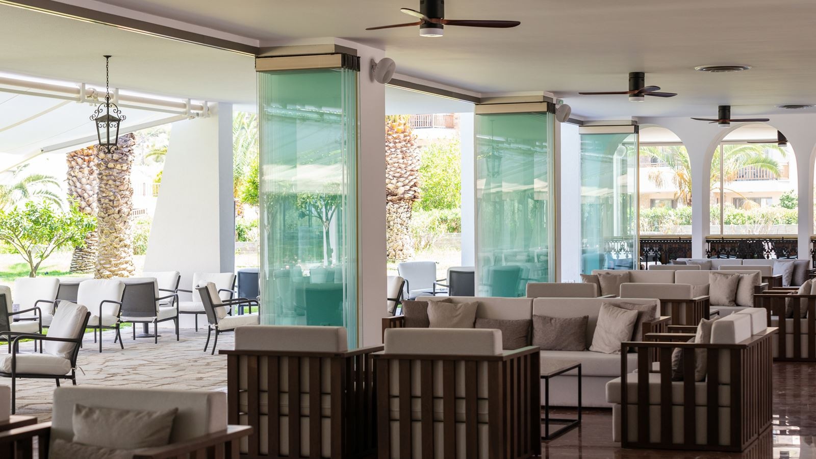 restaurants-palm-lobby-bar