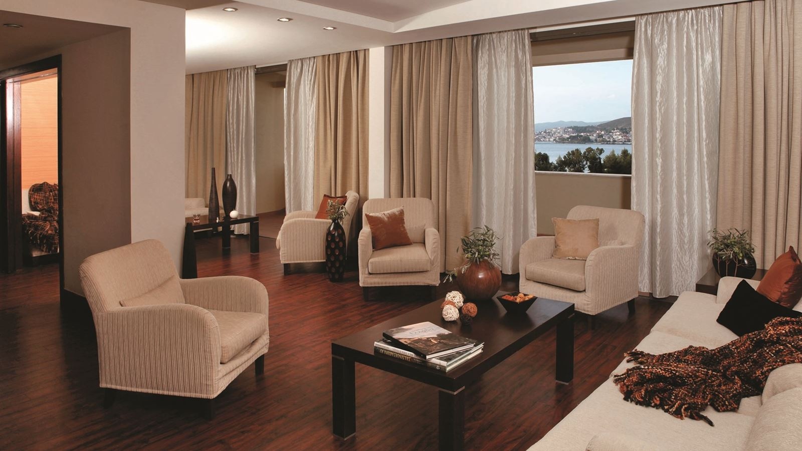 rooms-superior-family-1-bedroom-suite-sea-or-marina-view