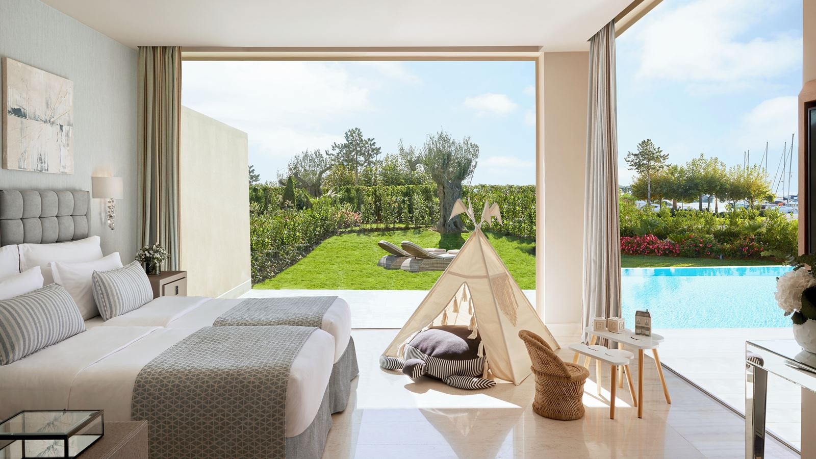 rooms-three-bedroom-family-suite-with-private-pool-garden-view