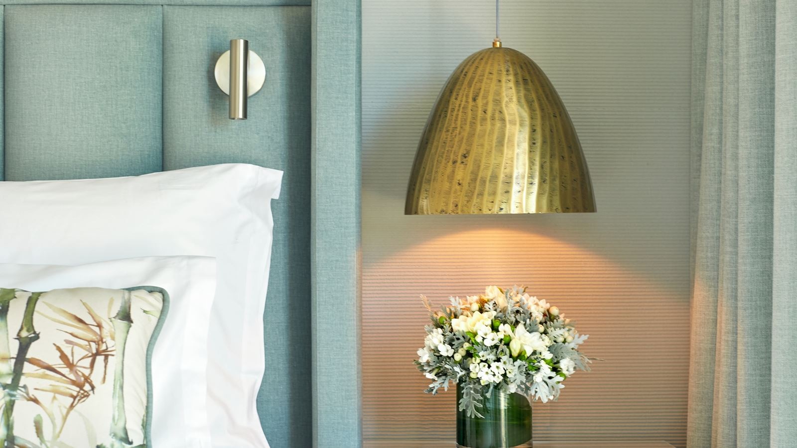 rooms-one-bedroom-suite-grand-balcony-pool-view