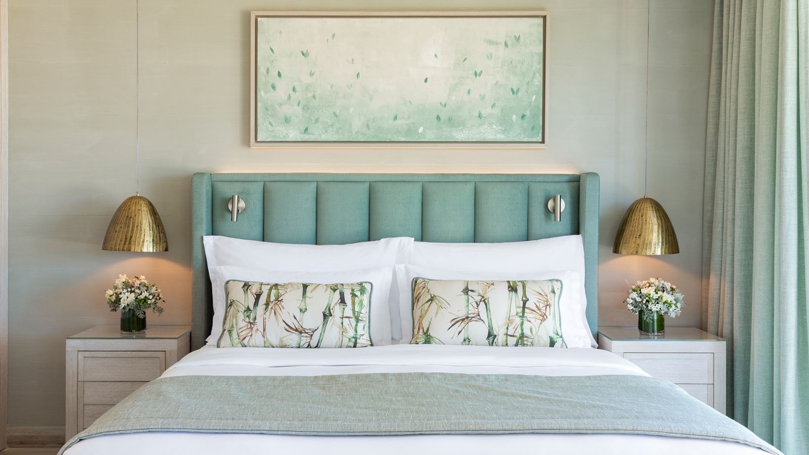 rooms-deluxe-one-bedroom-suite-grand-balcony-pool-view