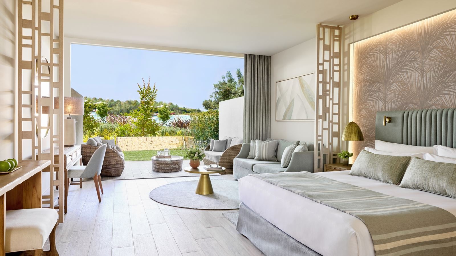 rooms-junior-suite-private-garden-pool-view